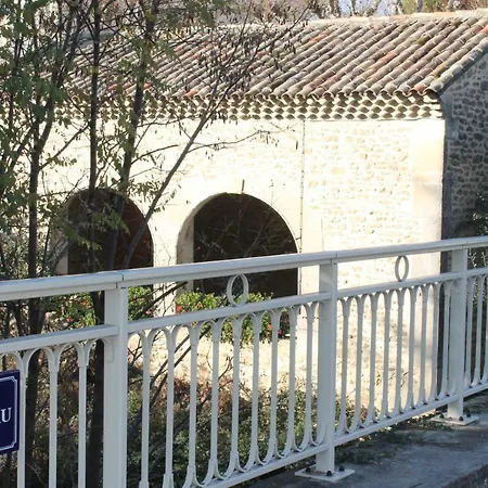 Дом отдыха Maison Sous Les Platanes Saint-Pantaleon-les-Vignes