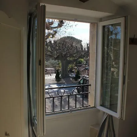 Casa de Férias Maison Sous Les Platanes Saint-Pantaléon-les-Vignes